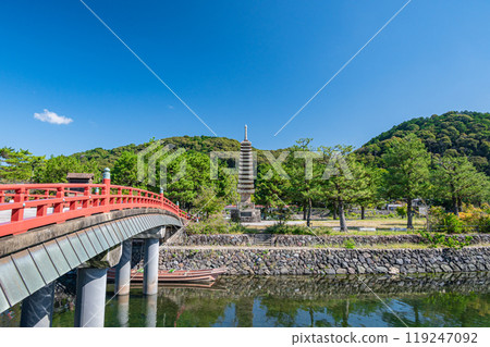 宇治公園塔島 13 層石塔 京都府宇治市 宇治公園塔島 13 層石塔 京都府宇治市 119247092