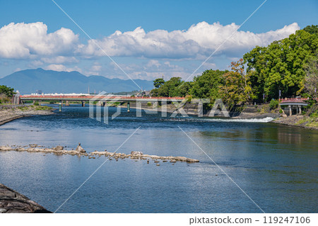 Asagiri Bridge connecting Tachibana Island and the right bank of the Uji River Asagiri Bridge connecting Tachibana Island and the right bank of the Uji River 119247106