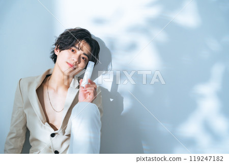 Men with cosmetics, genderless makeup, men's cosmetics, skin care 119247182