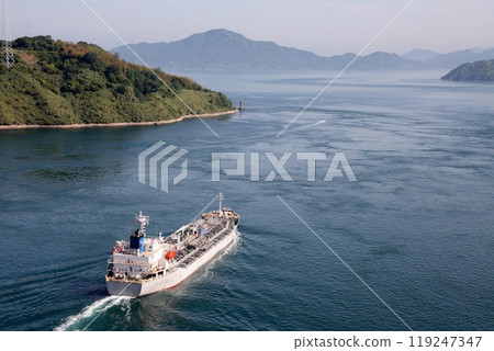 大型化學品船從來島海峽駛往塞納達 大型化學品船從來島海峽駛往塞納達 119247347
