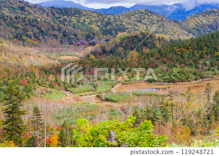 A mountain lodge surrounded by Tsugaike Pond in autumn 119248721
