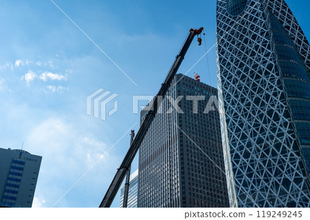 施工現場的高樓和起重機 新宿站 西口站 2024.09 b-1 119249245