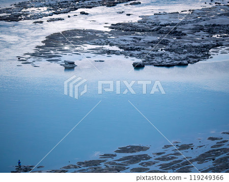 Yangtze river shoal visible in Chognqing city, China 119249366