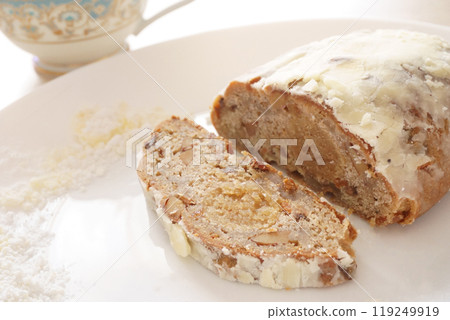 Stollen with a cut cross section visible 119249919