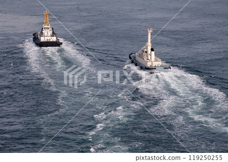 拖船通過來島海峽大橋 119250255