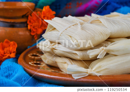 受亡靈節啟發的墨西哥美食玉米粉蒸肉和阿托勒 119250534