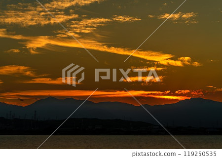 落日的天空 119250535