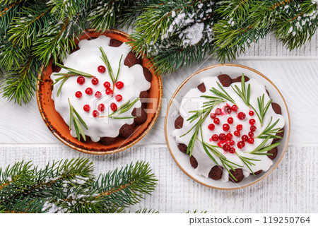 Festive Christmas cakes decorated with seasonal designs 119250764