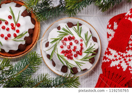 Festive Christmas cakes decorated with seasonal designs Festive Christmas cakes decorated with seasonal designs 119250765