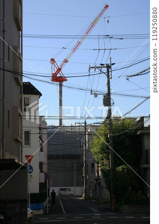 住宅區建築工地的塔式起重機 119250880