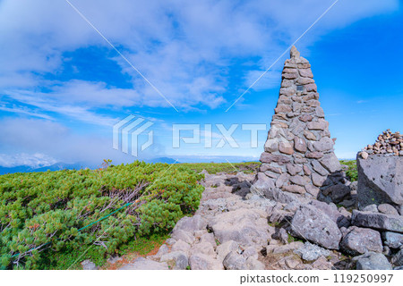 [Mountain material] Cairn on the summit of Mt. Hakuba Norikura [Nagano Prefecture] 119250997