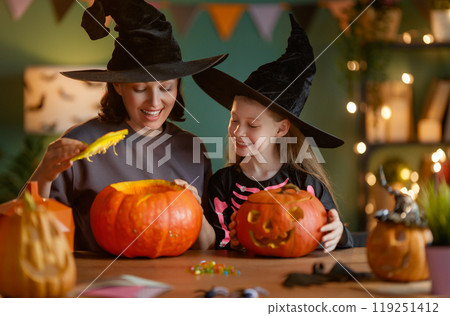 Happy family preparing for Halloween. 119251412