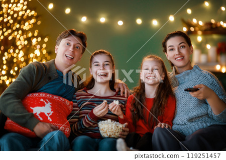 family watching holiday movies at home 119251457