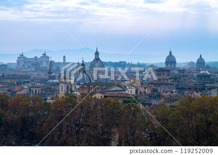 從聖天使城堡觀景台欣賞晨霧中的城市景觀，羅馬，拉齊奧，義大利共和國，南歐 119252009