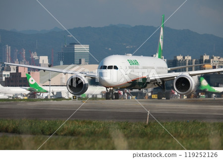 廣體客機 119252126