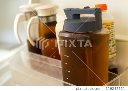 冰箱裡的大麥茶壺 119252631