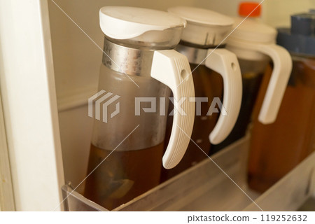 冰箱裡的大麥茶壺 119252632