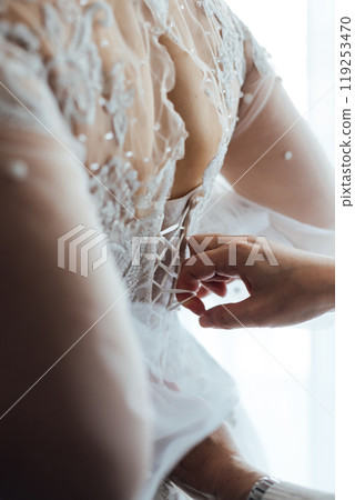 Bride and bridesmaids during the wedding preparations 119253470