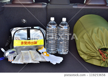 Image of evacuation by car Image of evacuation by car 119253656