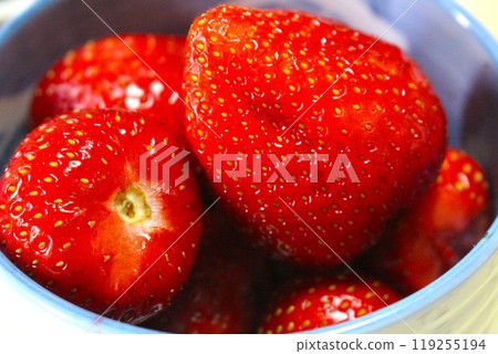 Fresh strawberries 119255194