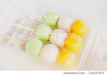 Three-colored dumplings for viewing the moon 119255977