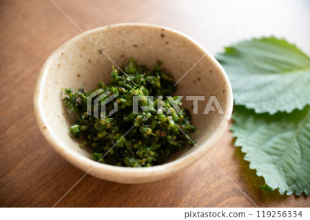 Salted shiso berries served on a small plate 119256334