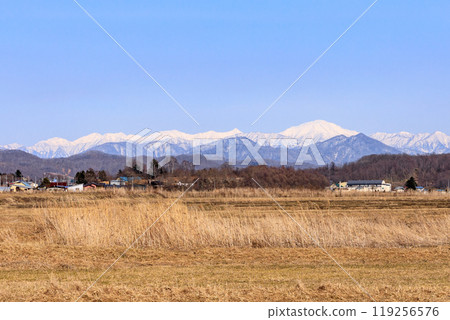 北海道平取鎮春天的堀尻山雪景【4月】 北海道平取鎮春天的堀尻山雪景【4月】 119256576