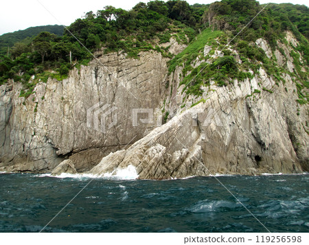 Ami-kake Rocks as seen from a sightseeing boat 119256598