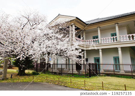 Spring scenery at Senpukan, a tourist spot in Osaka city 119257135