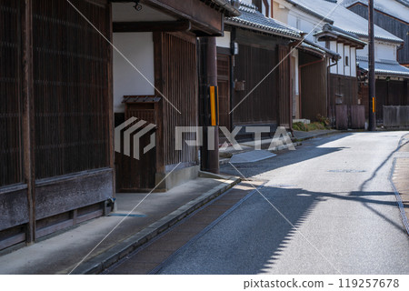 拍攝奈良縣五條市的舊新町街，已被指定為國家重要傳統建築群保存區。 119257678