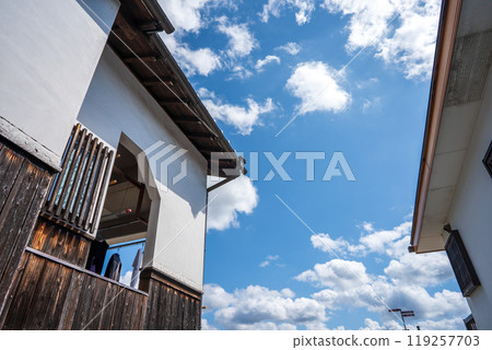 拍攝奈良縣五條市的舊新町街，已被指定為國家重要傳統建築群保存區。 119257703