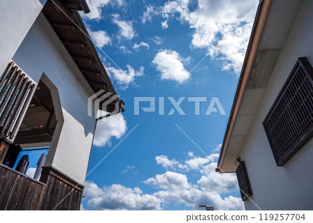 拍攝奈良縣五條市的舊新町街，已被指定為國家重要傳統建築群保存區。 119257704