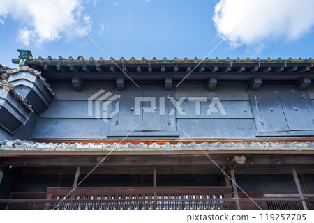 拍攝奈良縣五條市的舊新町街，已被指定為國家重要傳統建築群保存區。 119257705