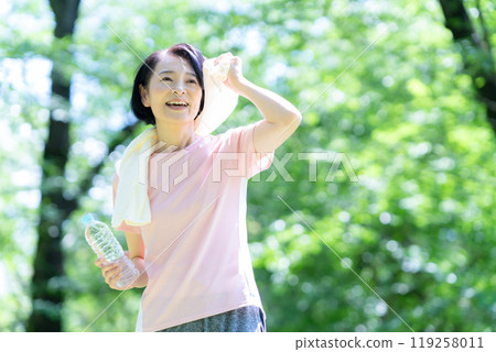 A middle-aged woman walking A middle-aged woman walking 119258011