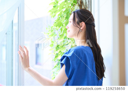 女人看外面的風景 女人看外面的風景 119258650