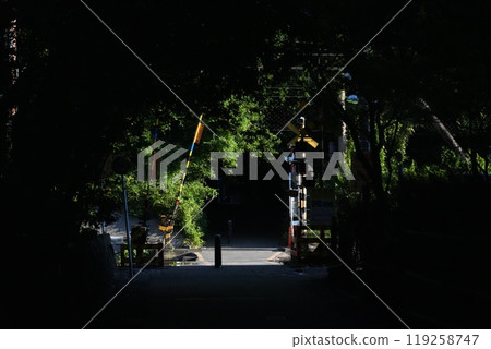 [京都嵐山]野宮神社附近的鐵路道口、木製隧道 119258747
