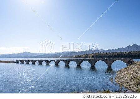北海道上士幌町，秋日晴朗的舊國鐵志幌線 Taushubetsu 河大橋 119259230
