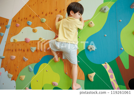 孩子享受抱石 119261061