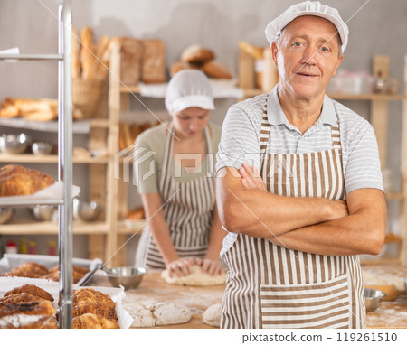 Elderly man baker posing in workshop 119261510