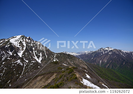 眺望殘雪谷川山 眺望殘雪谷川山 119262072