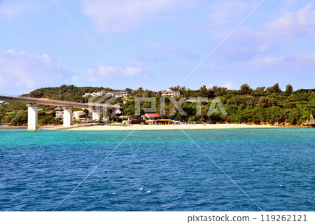 Sesoko Island / View of Sesoko Bridge and the area around Anchi Beach (Motobu Town, Okinawa Prefecture) [2024.10] 119262121