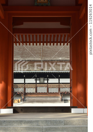 從正名門看京都御所、紫心殿（京都市上京區） 119263014