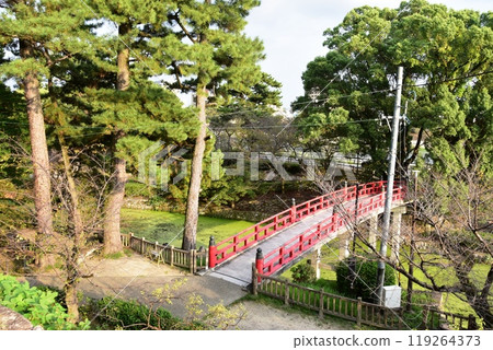 Ryujo Moat and Shinkyo Bridge in Okazaki Park, Aichi Prefecture 119264373