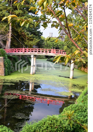Ryujo Moat and Shinkyo Bridge in Okazaki Park, Aichi Prefecture Ryujo Moat and Shinkyo Bridge in Okazaki Park, Aichi Prefecture 119264374