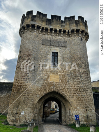 Emblematic view of the Lhyan Gate in the medieval town of Rions, Gironde, France 119265038