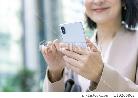 女性商業場景 119266802