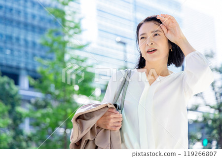 Sweaty business woman Sweaty business woman 119266807