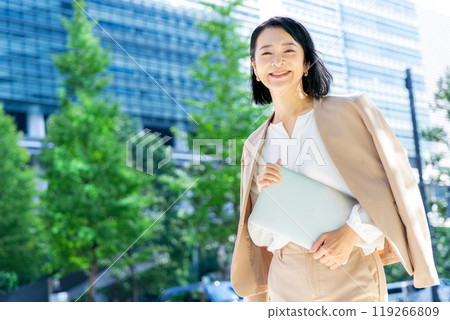 Business woman 119266809