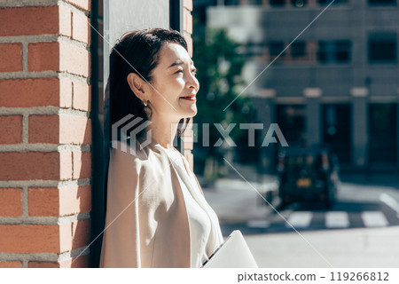 Business woman 119266812
