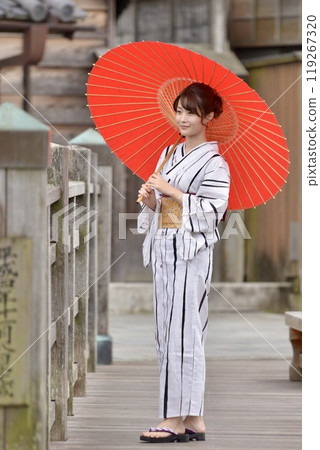 Portrait of a young woman wearing a yukata Portrait of a young woman wearing a yukata 119267320